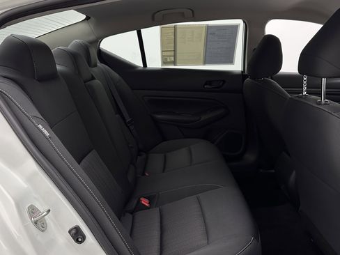 Used 2024 Nissan Altima 2.5 S image 30