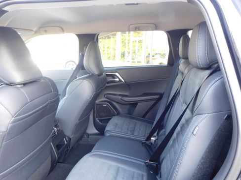 New 2025 Mitsubishi Outlander SE image 23