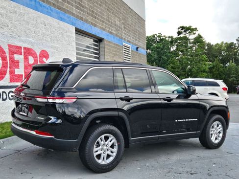 Used 2025 Jeep Grand Cherokee Laredo w/ Trailer Tow Package RWD image 7
