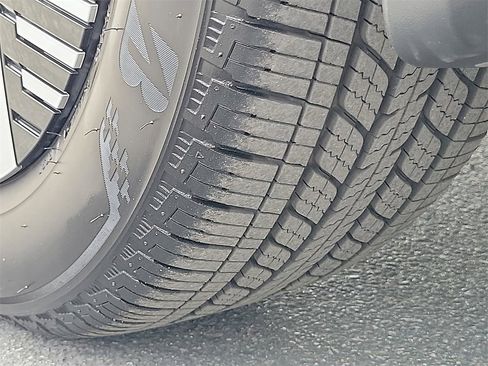 Used 2025 Nissan Kicks SV image 24