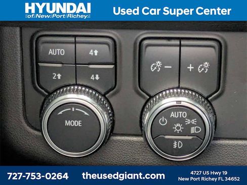 Used 2022 GMC Yukon XL Denali w/ Denali Premium Package image 37