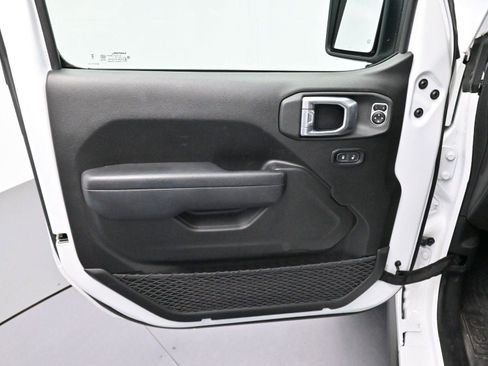 Used 2024 Jeep Gladiator Sport AWD/4WD image 9