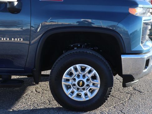 Used 2025 Chevrolet Silverado 2500 LT w/ Convenience Package image 9