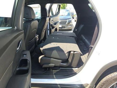 Used 2023 Chevrolet Traverse LT w/ LT Premium Package AWD/4WD image 30