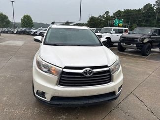 Used 2015 Toyota Highlander XLE FWD video 3
