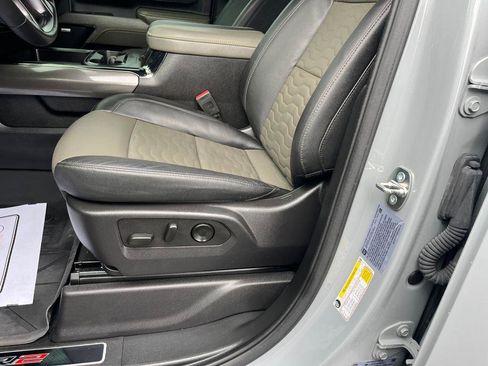 Used 2024 Chevrolet Silverado 2500 ZR2 w/ Technology Package image 20