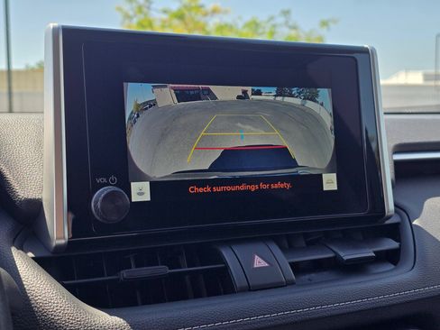 Used 2025 Toyota RAV4 LE AWD/4WD image 50