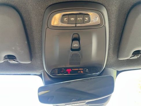 Used 2022 Volvo XC40 T5 Inscription w/ Climate Package image 39