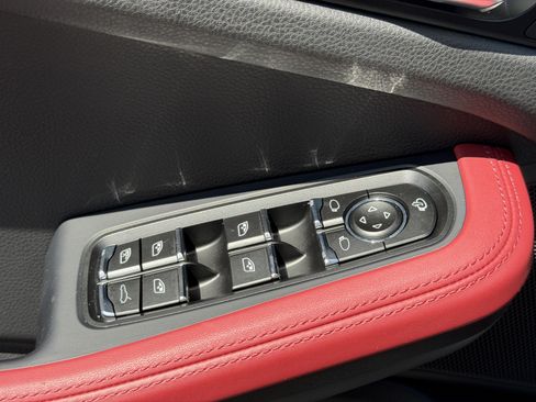 Certified 2026 Porsche Macan AWD/4WD image 24