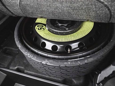 Used 2024 Audi Q8 e-tron Premium Plus w/ Premium Plus Package image 38