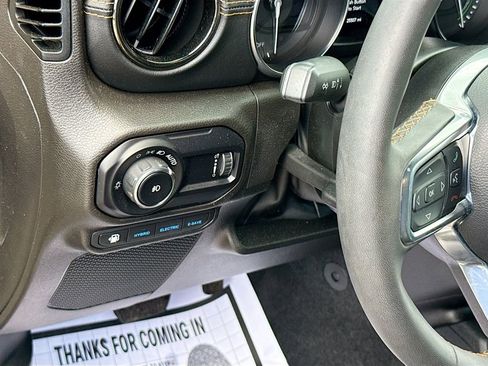 Used 2023 Jeep Wrangler Unlimited Sahara AWD/4WD image 11