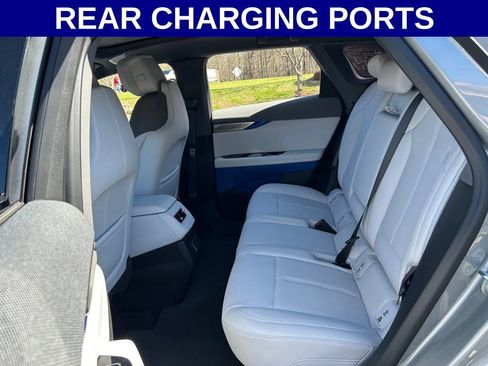 Used 2025 Cadillac Optiq Luxury 1 AWD/4WD image 17