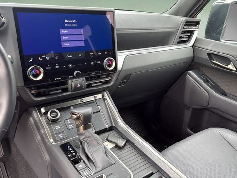Used 2025 Lexus GX 550 w/ Accessory Package (2T) AWD/4WD image 28