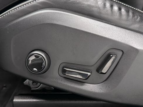 Used 2018 Volvo XC60 T8 R-Design w/ Convenience Package image 12