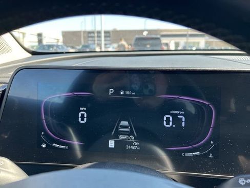 Used 2025 Kia Sportage EX image 21