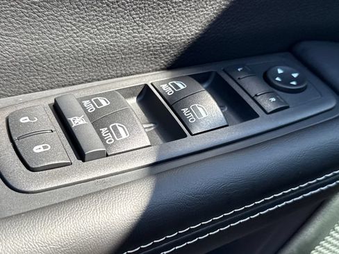 New 2026 Chrysler Pacifica Select FWD image 19