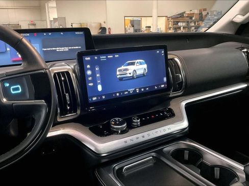 Certified 2025 Ford Expedition Max Platinum AWD/4WD image 6