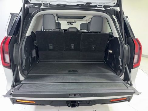 Used 2025 Ford Expedition Active image 29