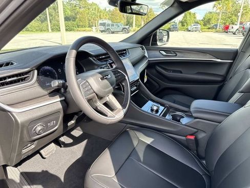 New 2025 Jeep Grand Cherokee Limited w/ Trailer Tow Package image 21