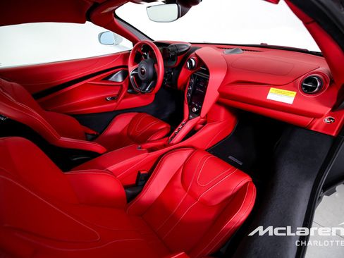 Used 2024 McLaren 750S image 19