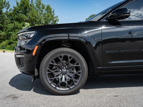 Used 2024 Jeep Grand Cherokee L Summit AWD/4WD image 4