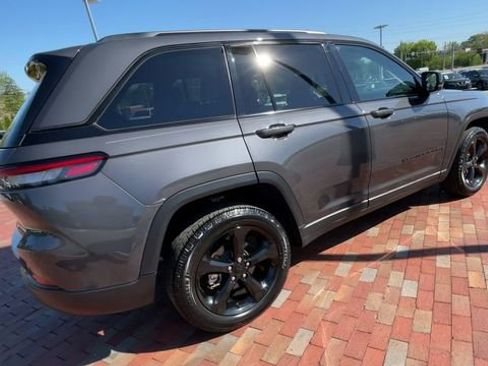 Used 2023 Jeep Grand Cherokee Limited w/ Black Appearance Package RWD image 9