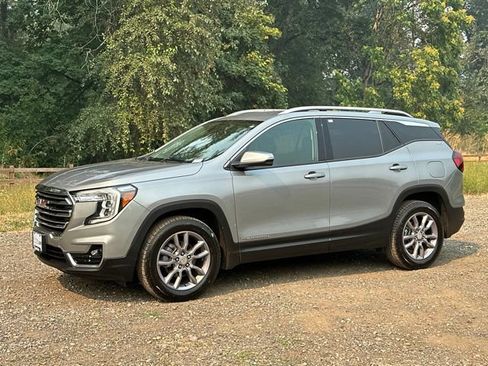 Used 2023 GMC Terrain SLT AWD/4WD image 30
