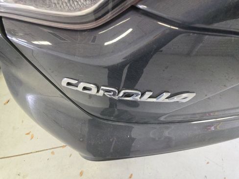 Used 2023 Toyota Corolla SE w/ SE Premium Package image 4