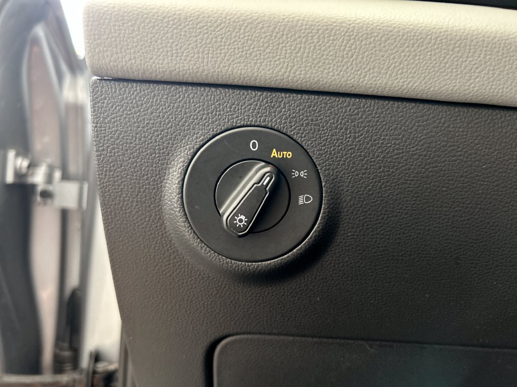 Certified 2023 Volkswagen Taos SE FWD image 13