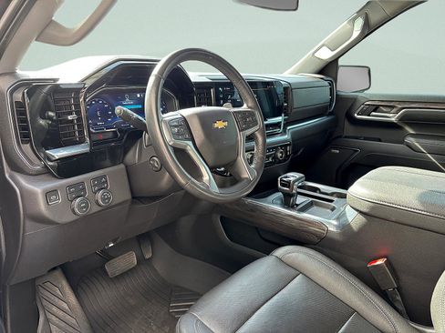 Used 2023 Chevrolet Silverado 1500 LTZ w/ LTZ Convenience Package II AWD/4WD image 15