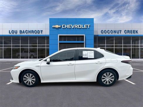 Used 2021 Toyota Camry LE image 5