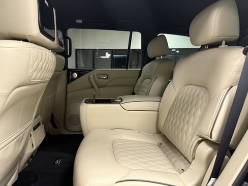 Used 2023 INFINITI QX80 Sensory w/ Cargo Package RWD image 16
