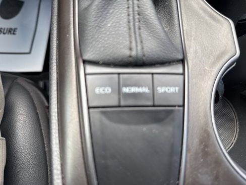 Used 2022 Toyota Camry SE image 34