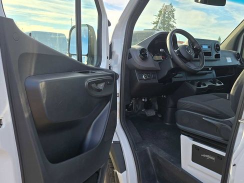Used 2025 Mercedes-Benz Sprinter 2500 image 22