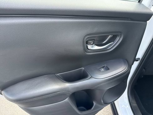 Used 2025 Honda HR-V LX image 16