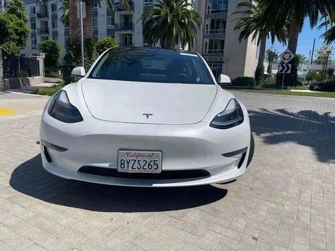 Used 2023 Tesla Model 3 Standard Range image 3