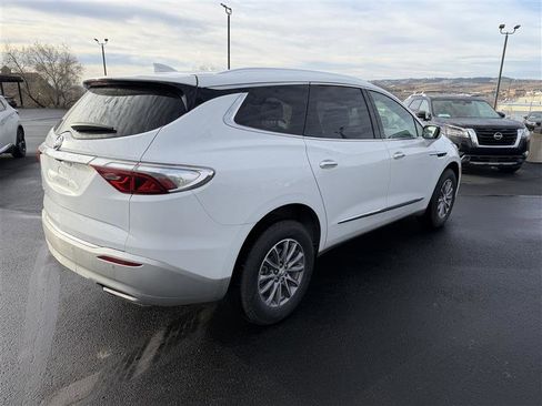Used 2024 Buick Enclave Premium image 7