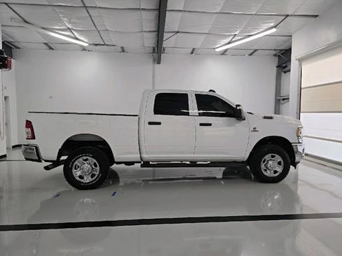 Used 2024 RAM 2500 Tradesman w/ Chrome Appearance Group AWD/4WD image 9