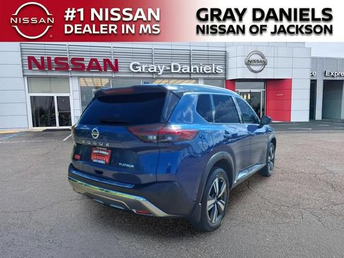 Used 2021 Nissan Rogue Platinum FWD image 7