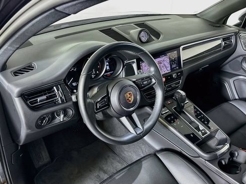 Certified 2024 Porsche Macan AWD/4WD image 4