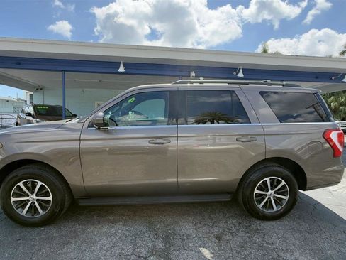 Used 2018 Ford Expedition XLT w/ Cargo Package RWD image 2