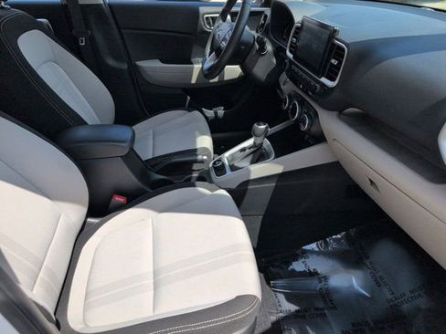 Used 2025 Hyundai Venue SEL FWD image 30