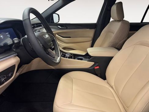 Used 2024 Jeep Grand Cherokee Limited w/ Luxury Tech Group II image 19