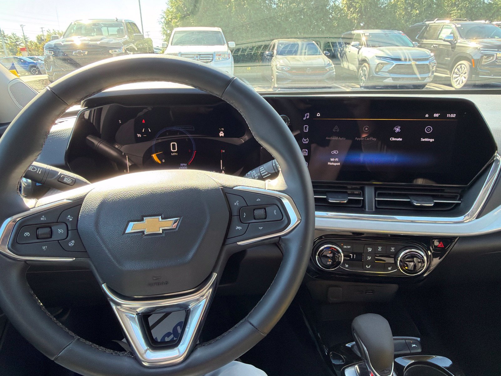 Used 2025 Chevrolet Trax LT w/ Driver Confidence Package FWD image 26