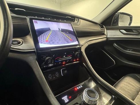 Used 2022 Jeep Grand Cherokee Limited image 19