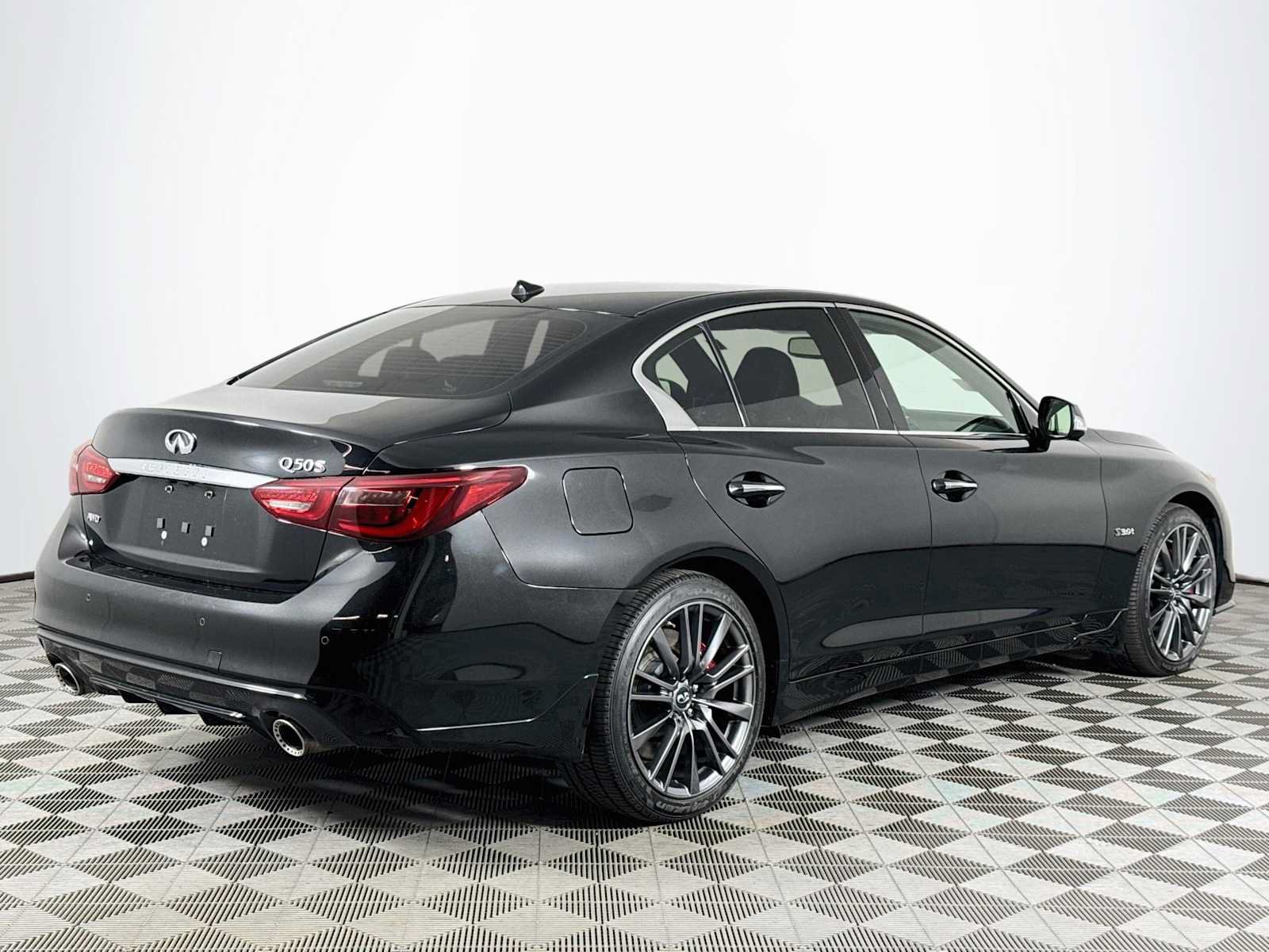 Used 2018 INFINITI Q50 Red Sport 400 w/ Sensory Package (Sport) AWD/4WD image 5