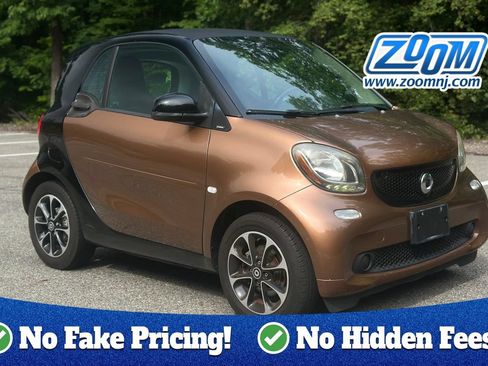 Used 2016 smart fortwo passion RWD image 1