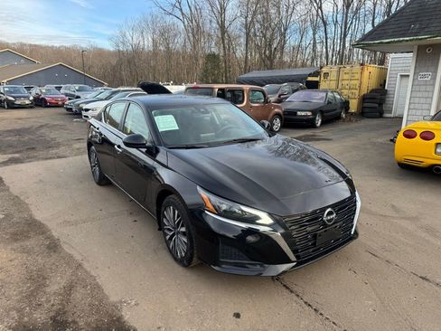 Used 2023 Nissan Altima 2.5 SV image 1