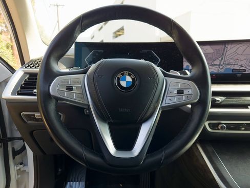 Used 2023 BMW X7 xDrive40i w/ Climate Comfort Package image 14