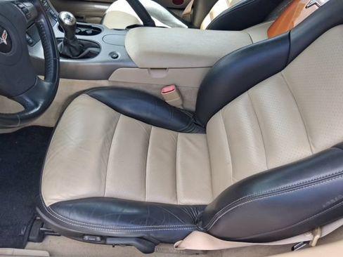 Used 2007 Chevrolet Corvette Convertible w/ Preferred Equipment Group RWD image 5
